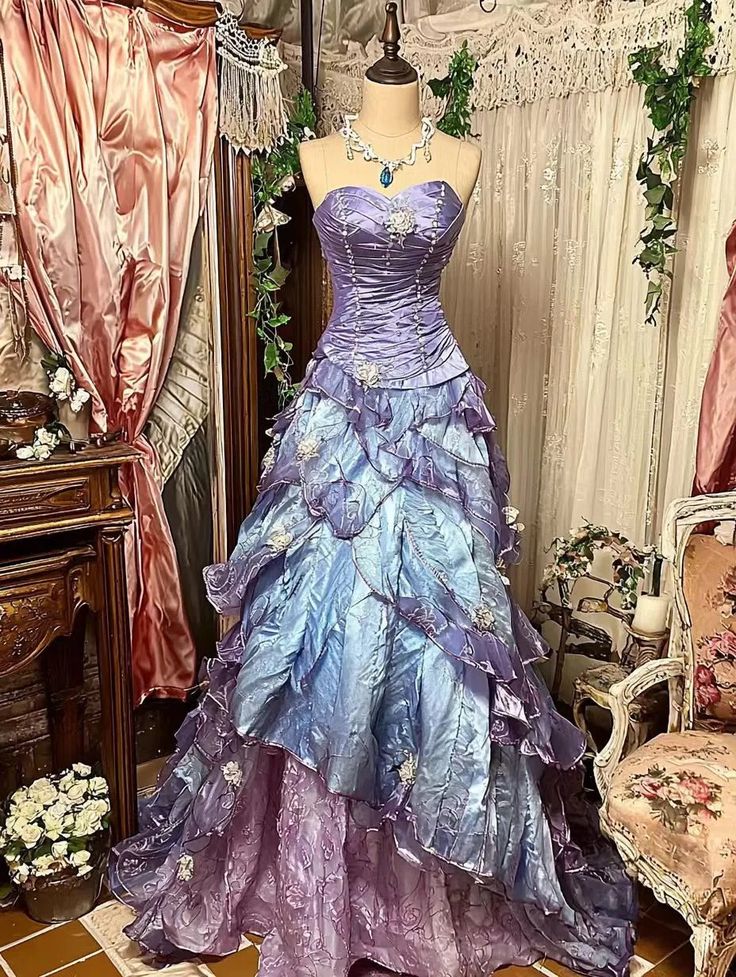 Robe de bal longue en tulle dégradé violet, rose et bleu, élégante et raffinée, style rétro, ornée de délicates perles florales et de fleurs (N782)