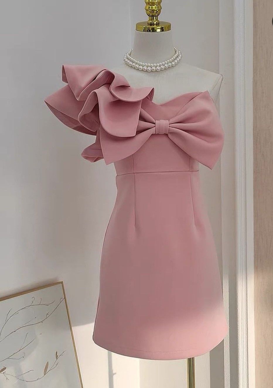 Robe de soirée bustier asymétrique classique en satin rose courte pour bal de promo, remise de diplôme ou Hoco RB4650