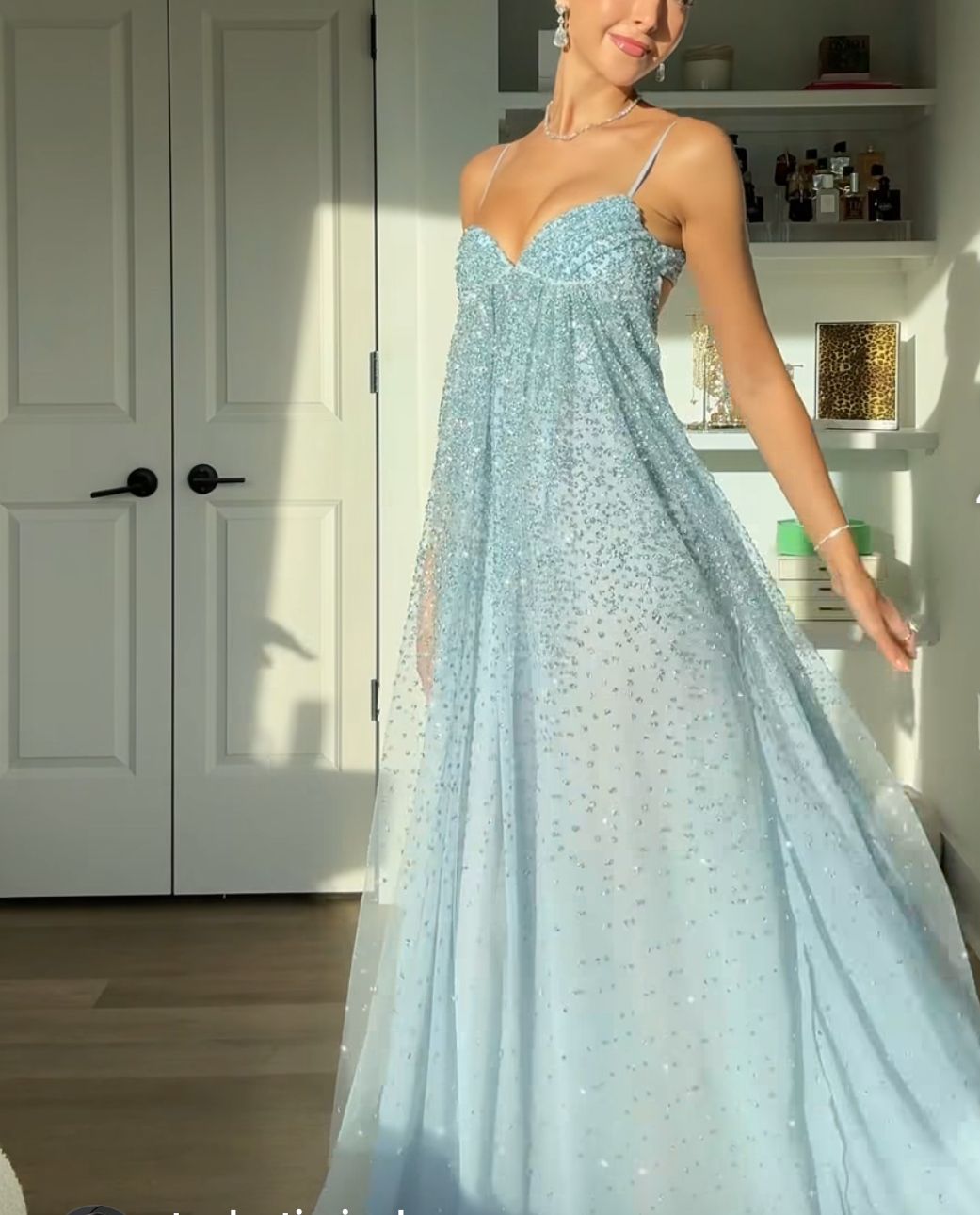 Superbes robes de bal ligne A bretelles spaghetti bleu ciel paillettes dos nu longue robe de soirée N2474