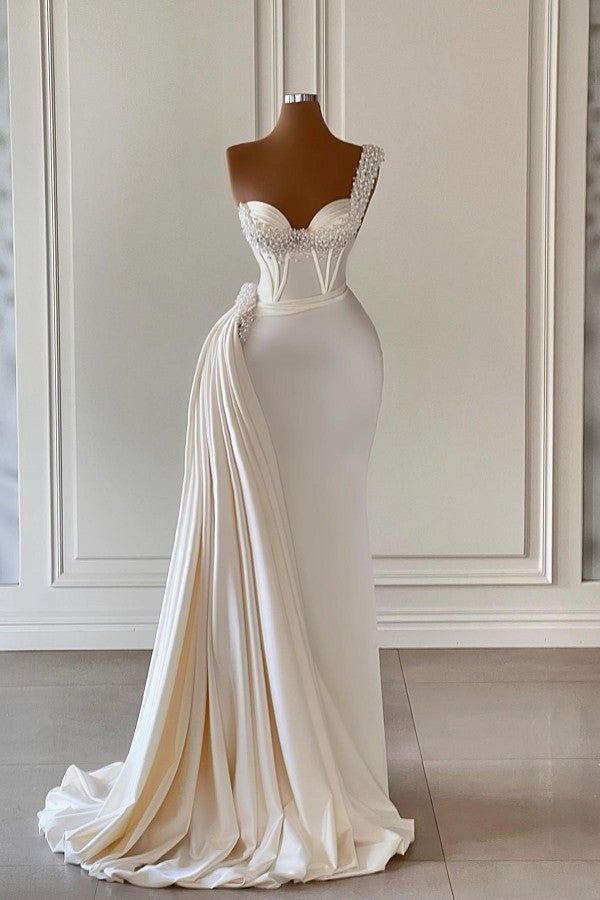 Robe de bal sirène asymétrique à décolleté cœur, ornée de perles, sans manches et traîne latérale AB1645