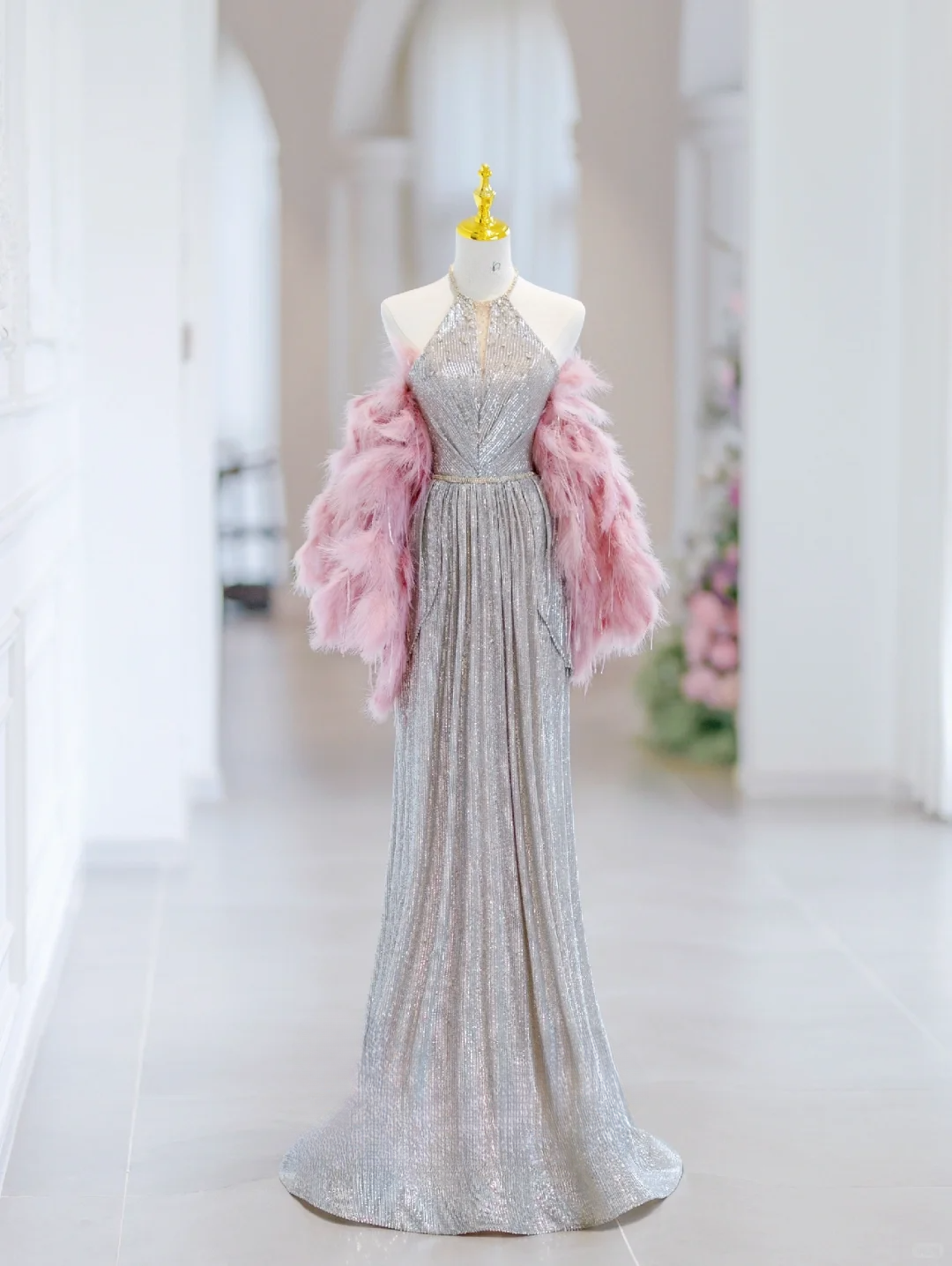 Robe de bal élégante à col licou et paillettes argentées, longue et scintillante, longueur au sol, inspiration robes de bal B85