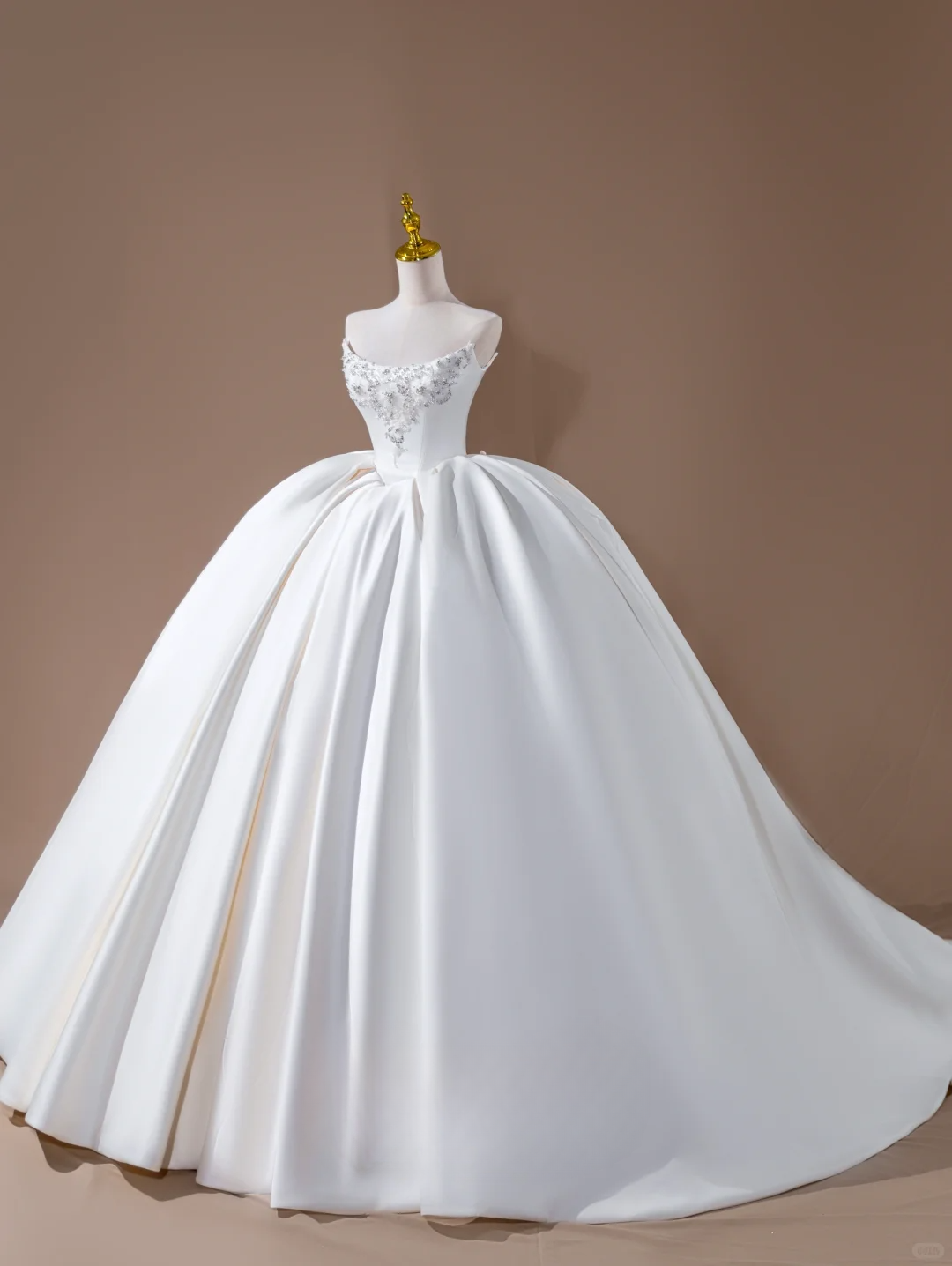Princess Ball Gown Strapless Satin White Long Wedding Dress Beautiful Formal Brides Gown Wedding Dresses DH2819