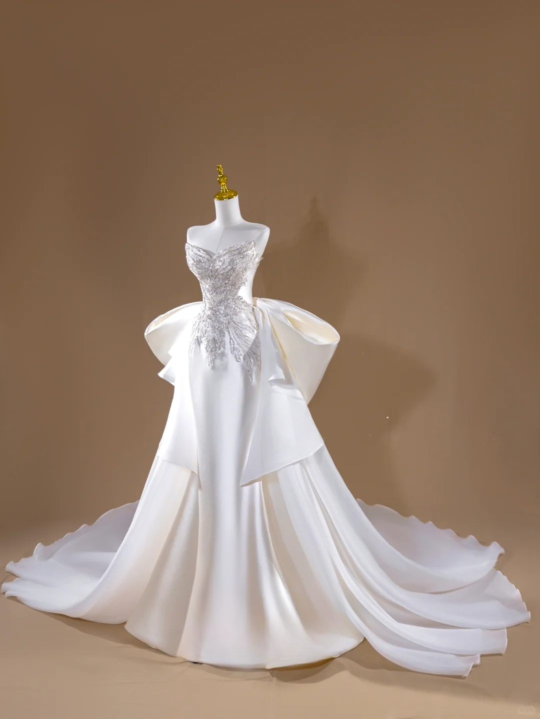 Dreamy Mermaid Sweetheart White Silver Appliques Satin Long Wedding Dress Beautiful Formal Wedding Dresses DH2820