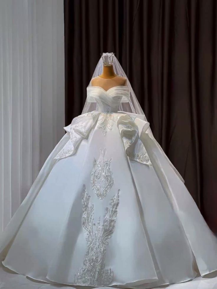 Robe de mariée en satin à épaules dénudées et manches courtes, style conte de fées, RB2821