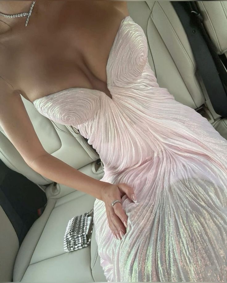 Robe de bal longue en mousseline de soie rose à volants, style sirène chic et décolleté en cœur, inspiration DH2921
