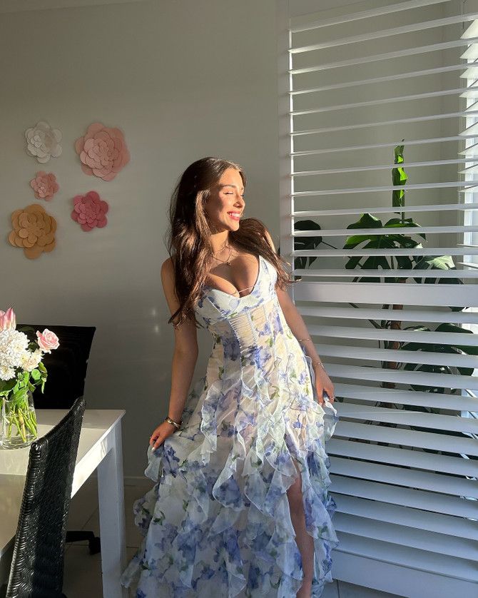Geblümtes Rüschen-Maxikleid, blau, ärmellos, bodenlang, rückenfrei, Ballkleid AB620