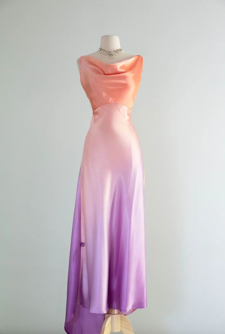 Modeste Robe Fourreau Dégradé de Couleurs en Satin Sans Manches Longues Robes de Bal pour Femmes N4170