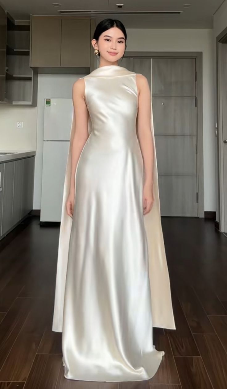 Robe de soirée longue chic couleur champagne à col rond et cape plissée AB1906