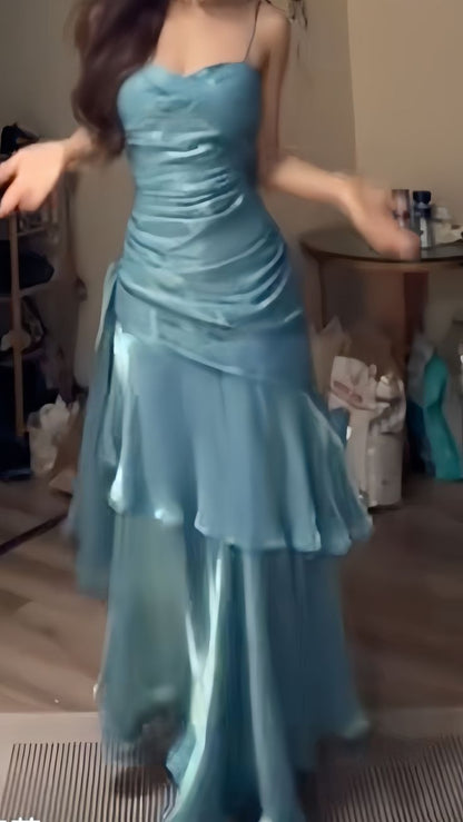 Robe de bal de fin d'année bleu roi brillant à fines bretelles N829