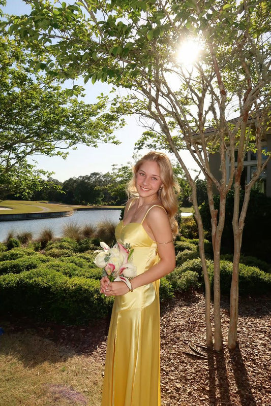 Robe de soirée sirène modeste à fines bretelles en satin jaune avec fente, longue robe de bal formelle, tenue pour un 22e anniversaire AB1419