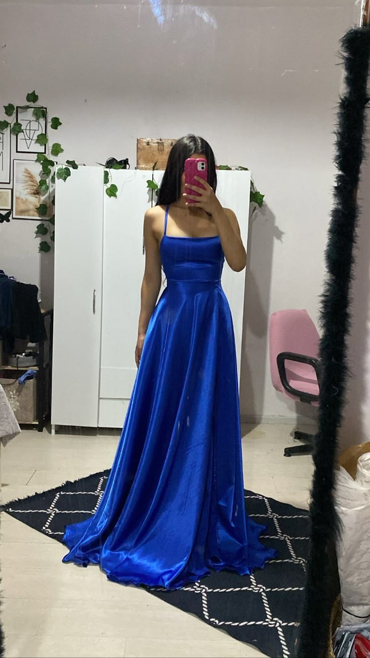 Robe de bal longue sans manches en satin bordeaux, coupe trapèze, bretelles spaghetti et fente, modèle AB341