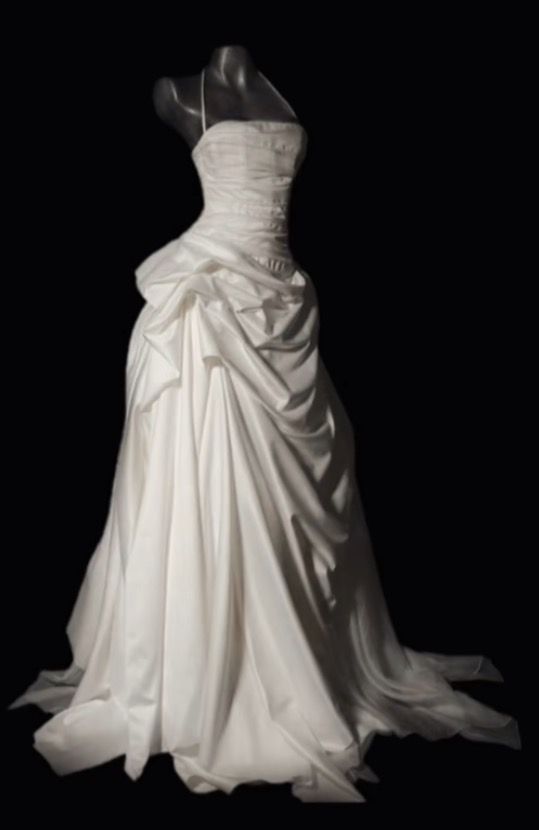 Romantisches Damen-Ballkleid im 80er-Jahre-Stil mit Neckholder, gerafftem, plissiertem Satin und Schleppe, Hochzeitskleid AB1493