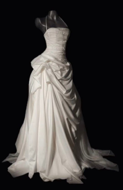 Romantisches Damen-Ballkleid im 80er-Jahre-Stil mit Neckholder, gerafftem, plissiertem Satin und Schleppe, Hochzeitskleid AB1493
