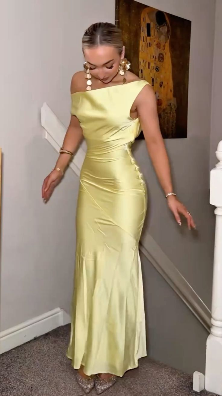 Sexy gelbe Satin-Meerjungfrauen-Abendkleider schulterfrei für Damen N4186