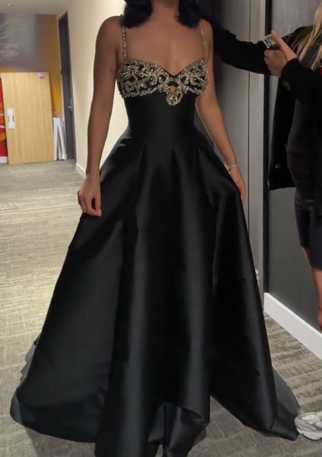 Elegantes A-Linien-Abendkleid mit Spaghettiträgern und Perlenbesatz – Stilvolles Design für Teenager, festliche Anlässe, Partys und Abschlussbälle AB1058
