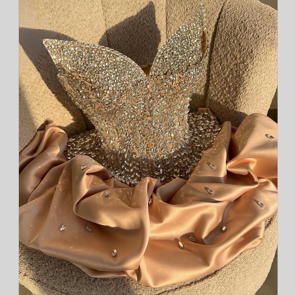 Élégante Robe Fourreau Courte Ajustée Dorée En Cœur Avec Perles Argentées Idées Robes De Bal De Promo RB4156
