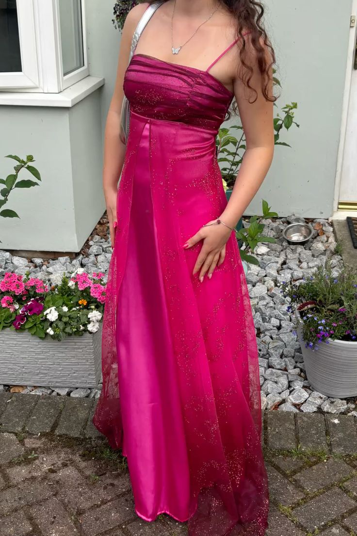 Robe de soirée élégante rose fuchsia à fines bretelles et coupe trapèze, idéale pour un bal de promo ou un 22e anniversaire (AB1448).