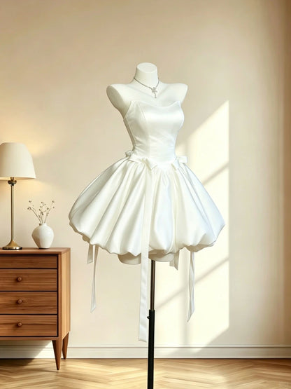 Edles Ballkleid, Sweetheart-Ausschnitt, Weiß, Satin, Mini, Senior Inspo, Kurz, Party, Formelles Heimkehrkleid RB3058