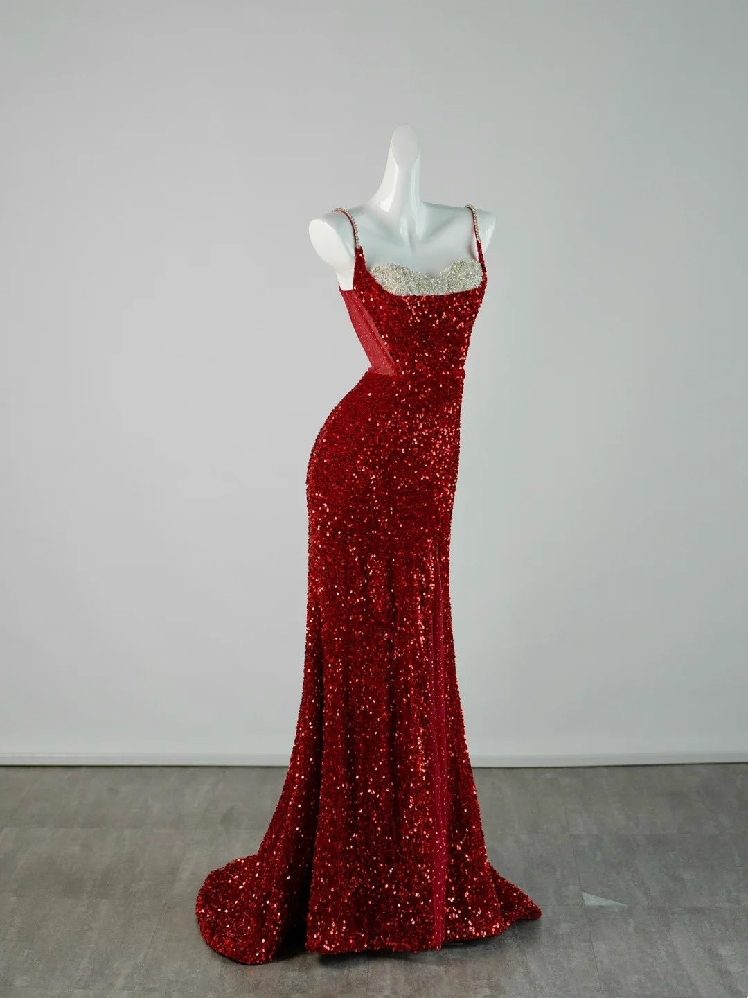 Elegantes, langes Meerjungfrauen-Kleid mit Spaghettiträgern und roten Pailletten – perfekt für Partys und Abschlussbälle – formelles Partykleid N940