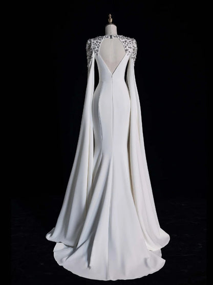Zeitloses weißes Meerjungfrauen-Brautkleid aus Satin mit U-Boot-Ausschnitt, langen Ärmeln und märchenhaftem Boho-Stil – Strand- und Sommerbrautkleid N555