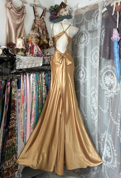 Elegantes, rückenfreies, langes Meerjungfrauen-Abendkleid aus goldfarbenem Satin mit V-Ausschnitt für Teenager – Abendgarderobe, formelles Kleid N1047