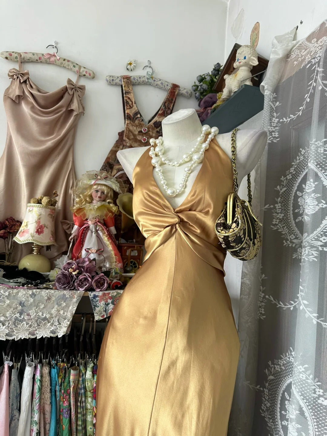 Elegantes, rückenfreies, langes Meerjungfrauen-Abendkleid aus goldfarbenem Satin mit V-Ausschnitt für Teenager – Abendgarderobe, formelles Kleid N1047