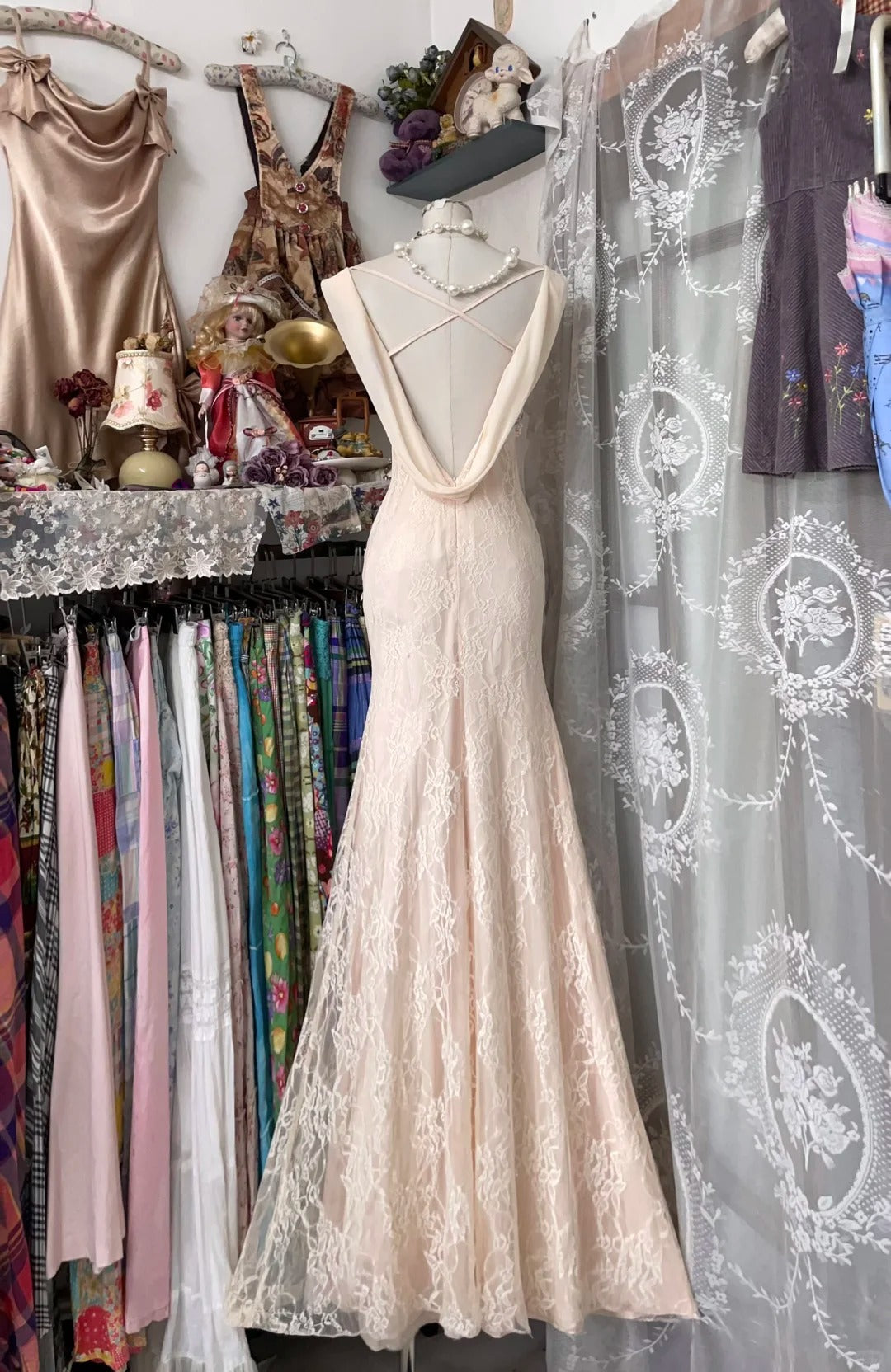 Einzigartiges Meerjungfrauen-Abendkleid aus rosa Spitze mit Wasserfallausschnitt, langes Ballkleid, formelles Kleid N1058