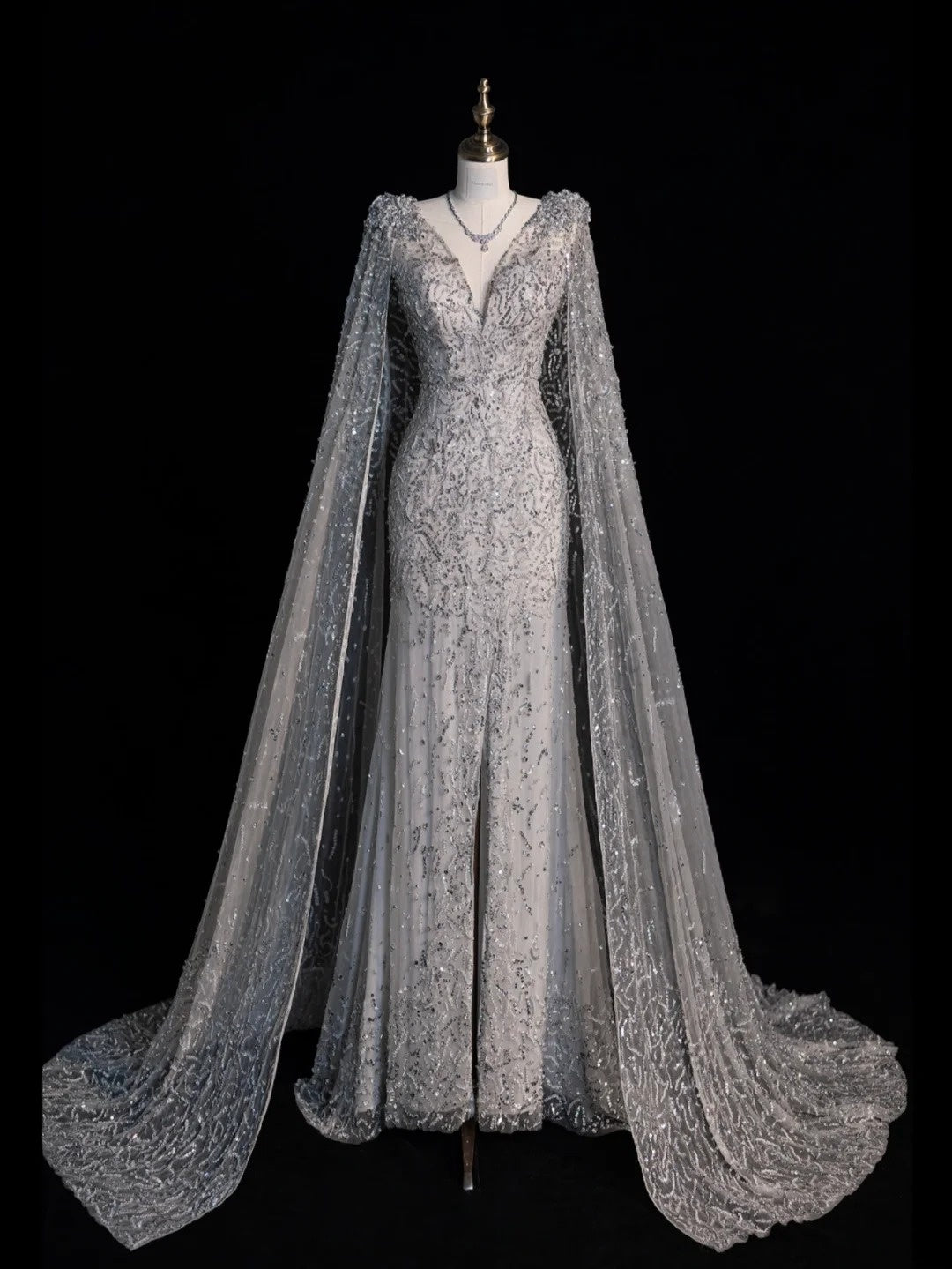 Robe de bal longue sirène gris argenté à col en V et cape à sequins, élégante et raffinée, référence N1066