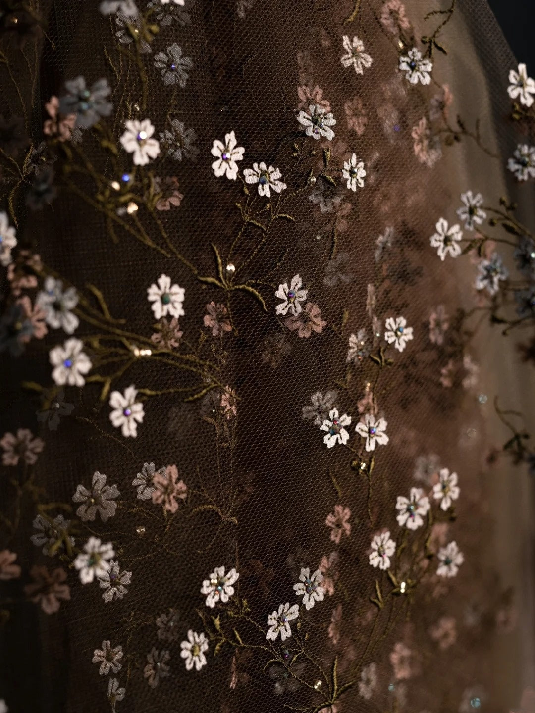 Elegantes, schlichtes A-Linien-Kleid aus Tüll mit V-Ausschnitt und Blumenmuster – perfekt für College, Abschlussball oder andere festliche Anlässe (N1238)