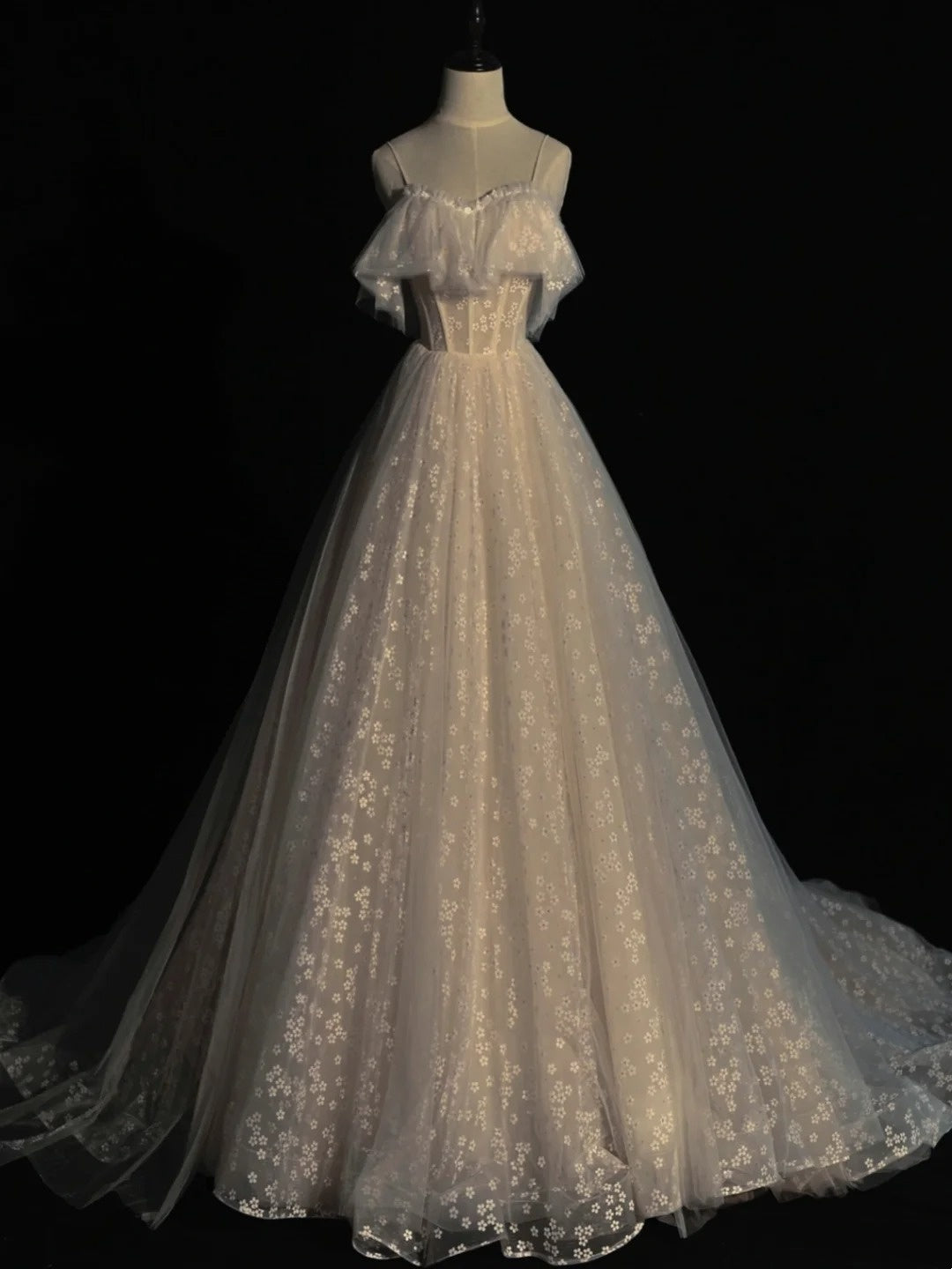 Prinzessinnen-Ballkleid mit Spaghettiträgern, weißen Blumen, Tüll, Frühlingsinspiration, langes Abendkleid N1236