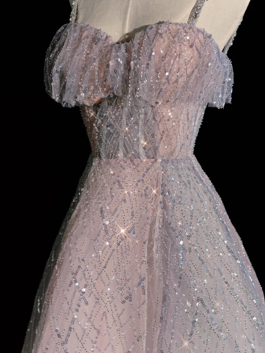 Robe de bal princesse à bretelles spaghetti bleu poudré et sequins, inspiration printemps, robe de bal longue N1237