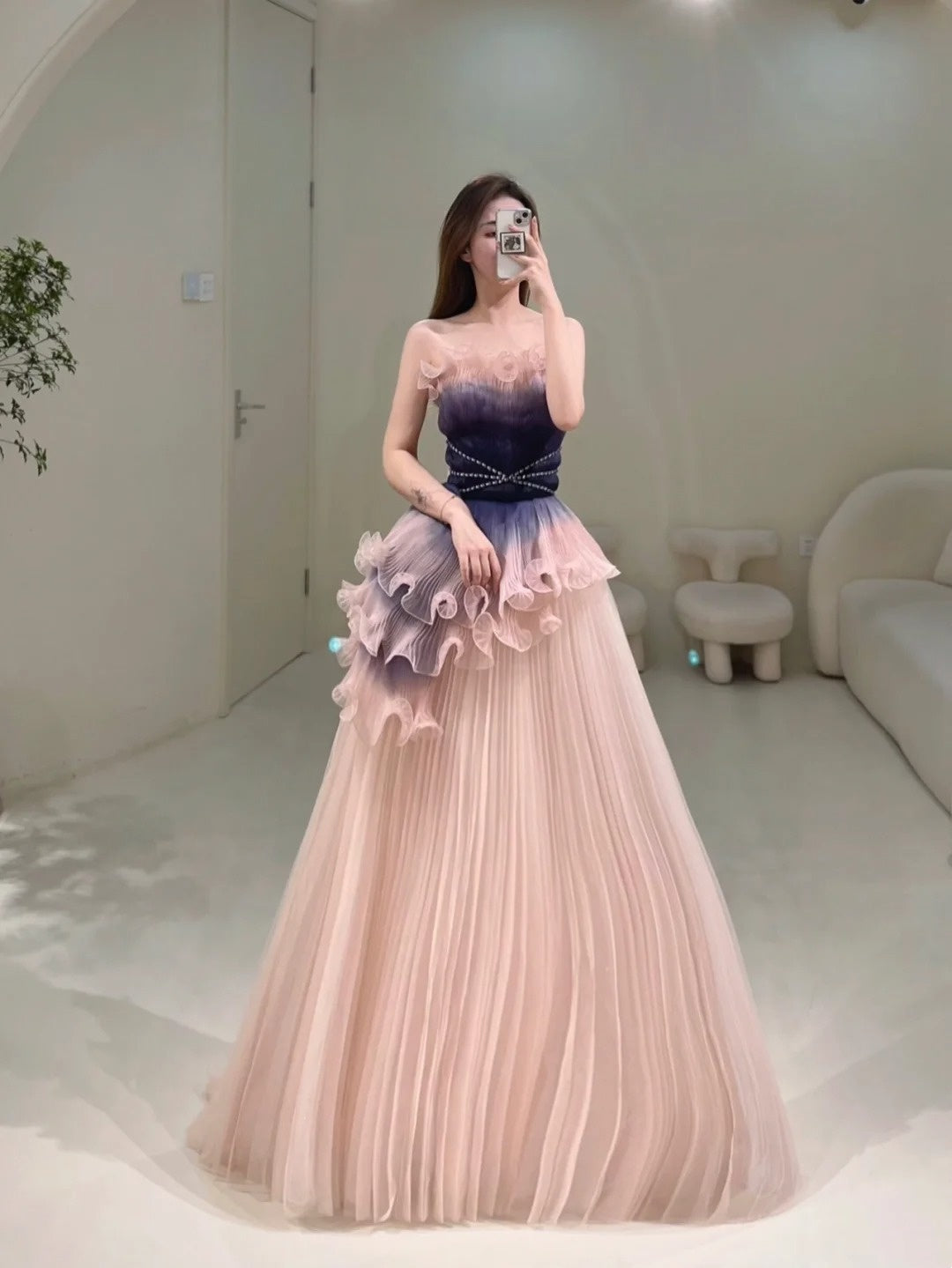 Elegantes, trägerloses Ballkleid in zartem Rosa aus Tüll – Inspiration für formelle Abendkleider und Partykleider (Modell N202)