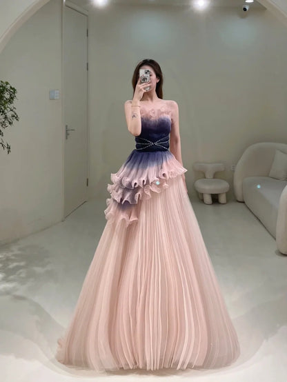 Elegantes, trägerloses Ballkleid in zartem Rosa aus Tüll – Inspiration für formelle Abendkleider und Partykleider (Modell N202)