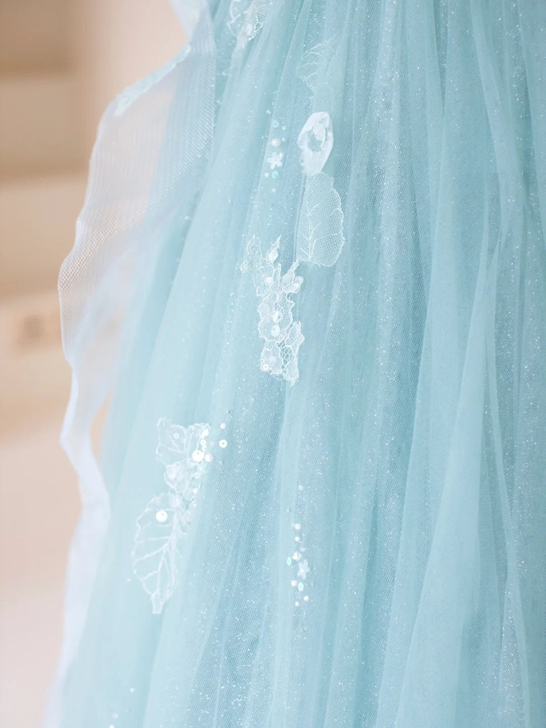 Niedliches, trägerloses, hellblaues Tüll-Abendkleid – ein echter Hingucker zum 19. Geburtstag (Modell N203).
