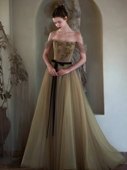 Bezauberndes, schulterfreies, olivgrünes Tüll-Abendkleid – das perfekte Outfit für den 18. Geburtstag (Modell A858).