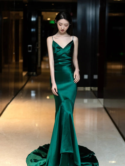 Robe de bal longue en satin vert émeraude foncé, dos nu, bretelles spaghetti, style sirène, inspiration robe de bal N300
