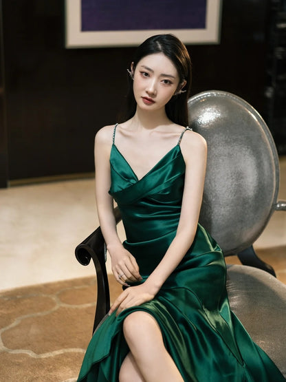 Robe de bal longue en satin vert émeraude foncé, dos nu, bretelles spaghetti, style sirène, inspiration robe de bal N300