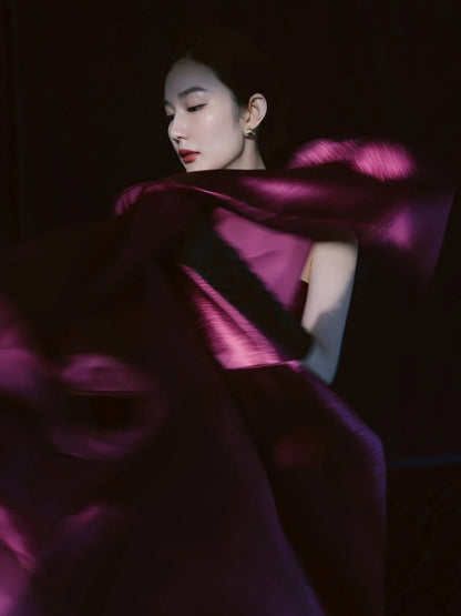 Sexy, trägerloses, fuchsiafarbenes Satin-Abendkleid in A-Linie mit Schlitz – ein echter Hingucker zum 18. Geburtstag (Modell N302).