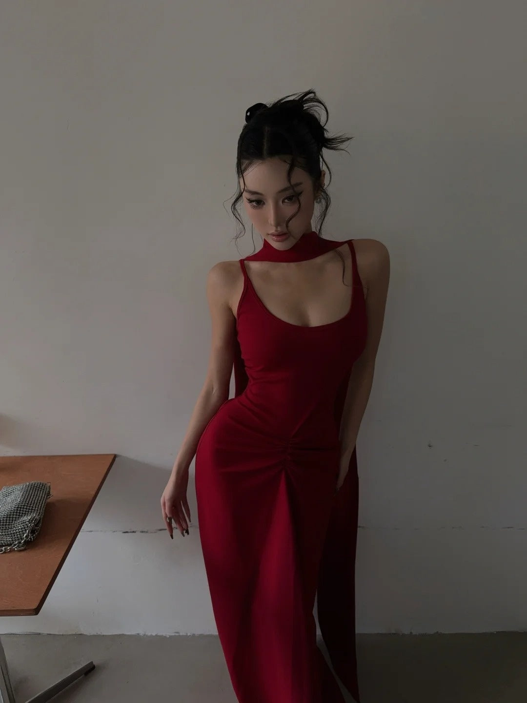Robe de bal longue rouge vif à fines bretelles et foulard, style sirène, inspiration robe de bal formelle N463