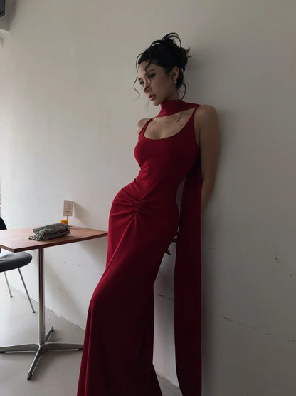 Robe de bal longue rouge vif à fines bretelles et foulard, style sirène, inspiration robe de bal formelle N463