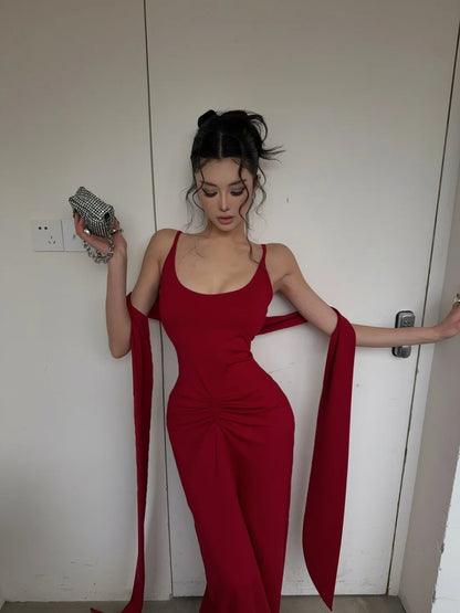 Robe de bal longue rouge vif à fines bretelles et foulard, style sirène, inspiration robe de bal formelle N463
