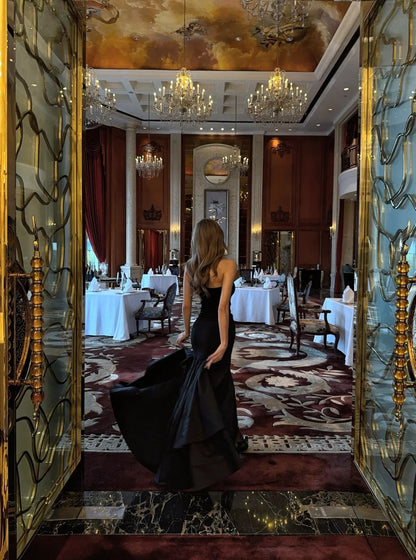 Robe de bal sirène chic sans bretelles en satin noir à volants, longue robe de soirée d'anniversaire, N473