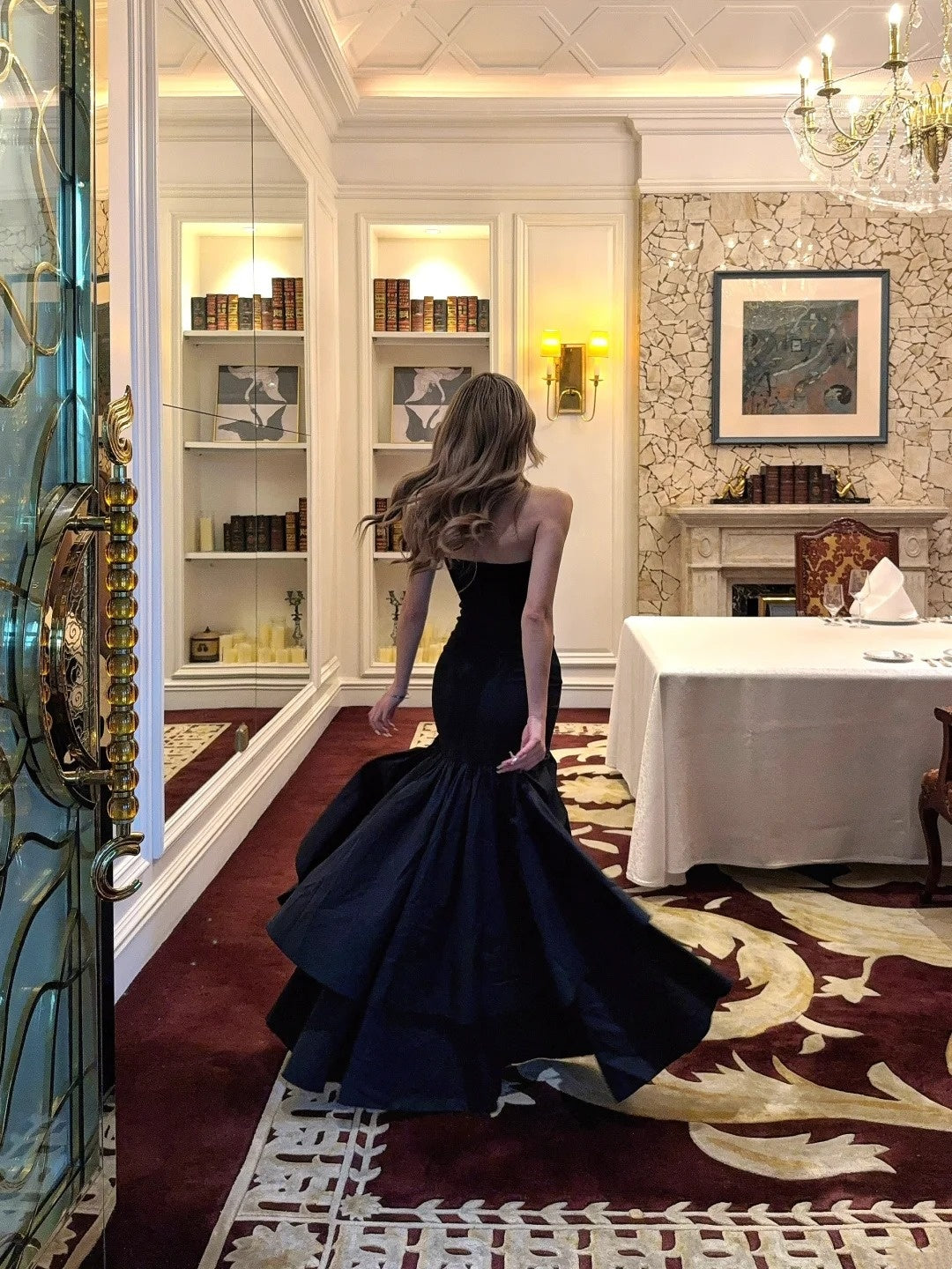 Robe de bal sirène chic sans bretelles en satin noir à volants, longue robe de soirée d'anniversaire, N473
