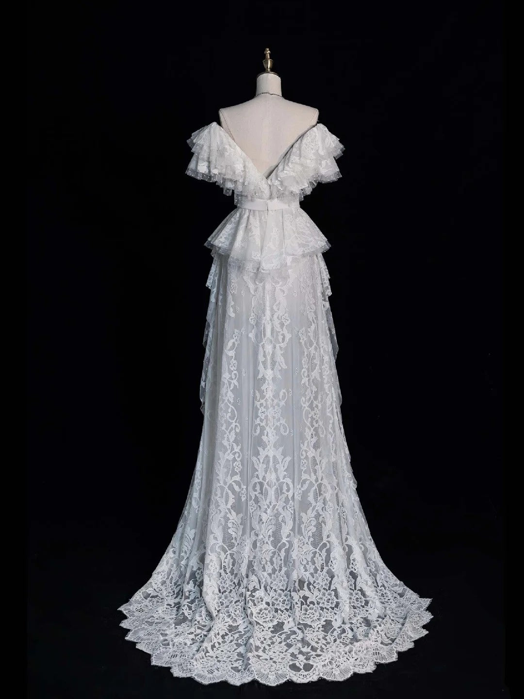 Robe de mariée classique en dentelle blanche à manches longues, coupe trapèze, décolleté en V, style vintage, idéale pour l'été (N560)