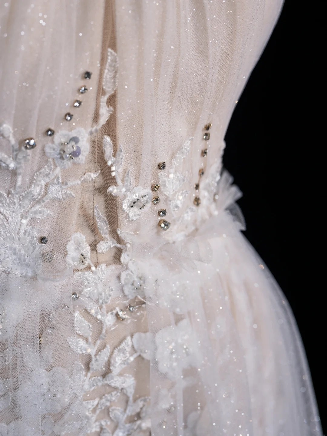Robe de mariée sirène classique dos nu en dentelle blanche avec appliques, style vintage, robe de mariée d'été N561