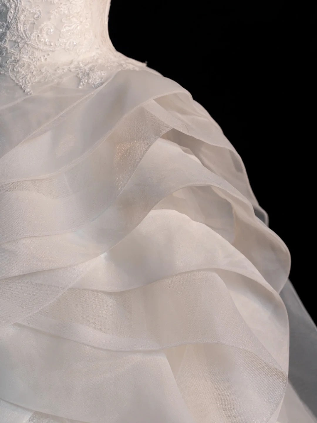 Traumhaftes Ballkleid, herzförmiger Ausschnitt, weißes Tüllkleid mit plissierten Lagen, Vintage-Brautkleid, langes Brautkleid N565