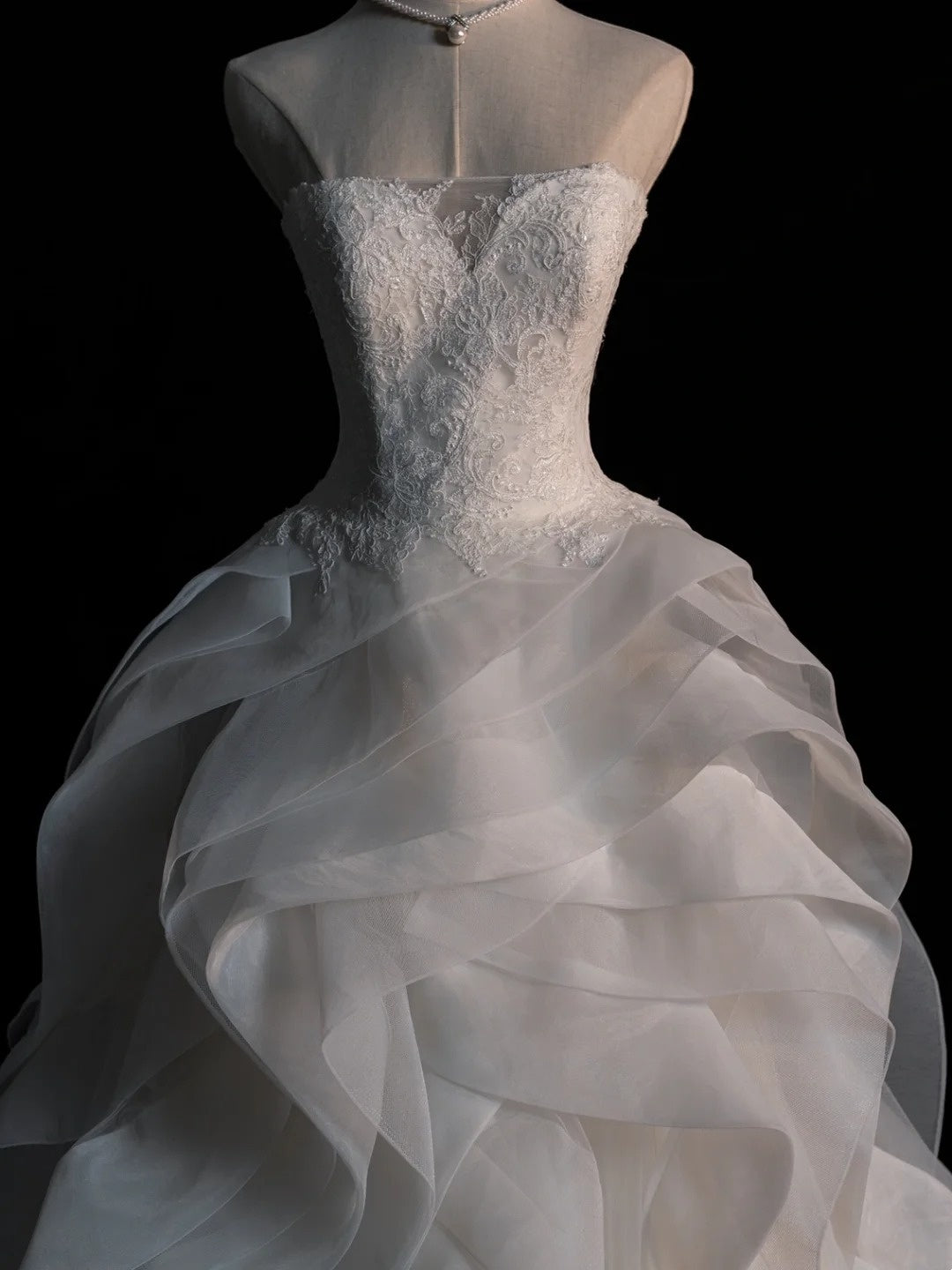 Traumhaftes Ballkleid, herzförmiger Ausschnitt, weißes Tüllkleid mit plissierten Lagen, Vintage-Brautkleid, langes Brautkleid N565
