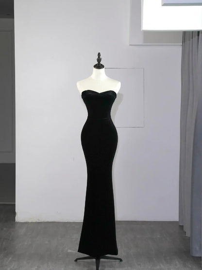 Elegantes, langes Meerjungfrauen-Abendkleid aus schwarzem Samt mit Cape aus Satin, N582