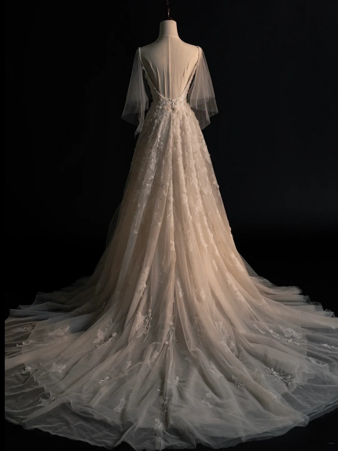 Standesamtliches Brautkleid, A-Linie, Spaghettiträger, Blumenmuster, Weiß mit perlenbesetztem Oberteil, figurbetontes Brautkleid N584