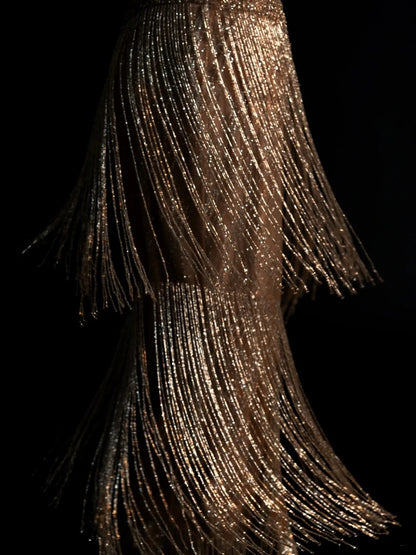 Elegantes, langes Meerjungfrauen-Abendkleid mit V-Ausschnitt, Paillettenquasten und schlichtem Schnitt, Modell N606